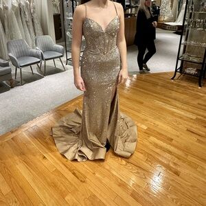 GORGEOUS gold prom dress!